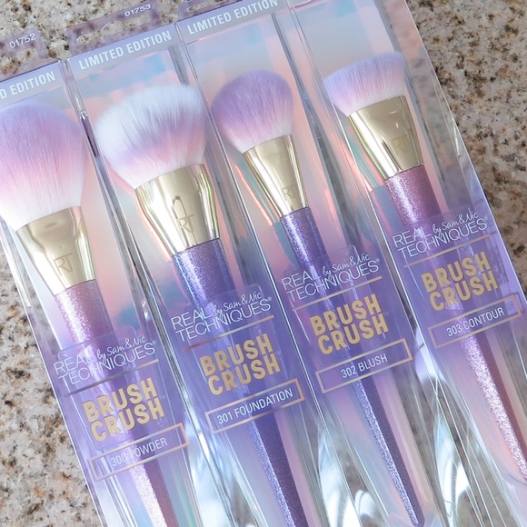 Real Techniques Other - REAL TECHNIQUES Brush Crush Set